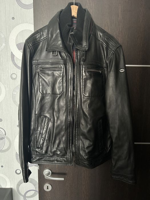 Vând geaca de piele nouă mărimea 54 XL