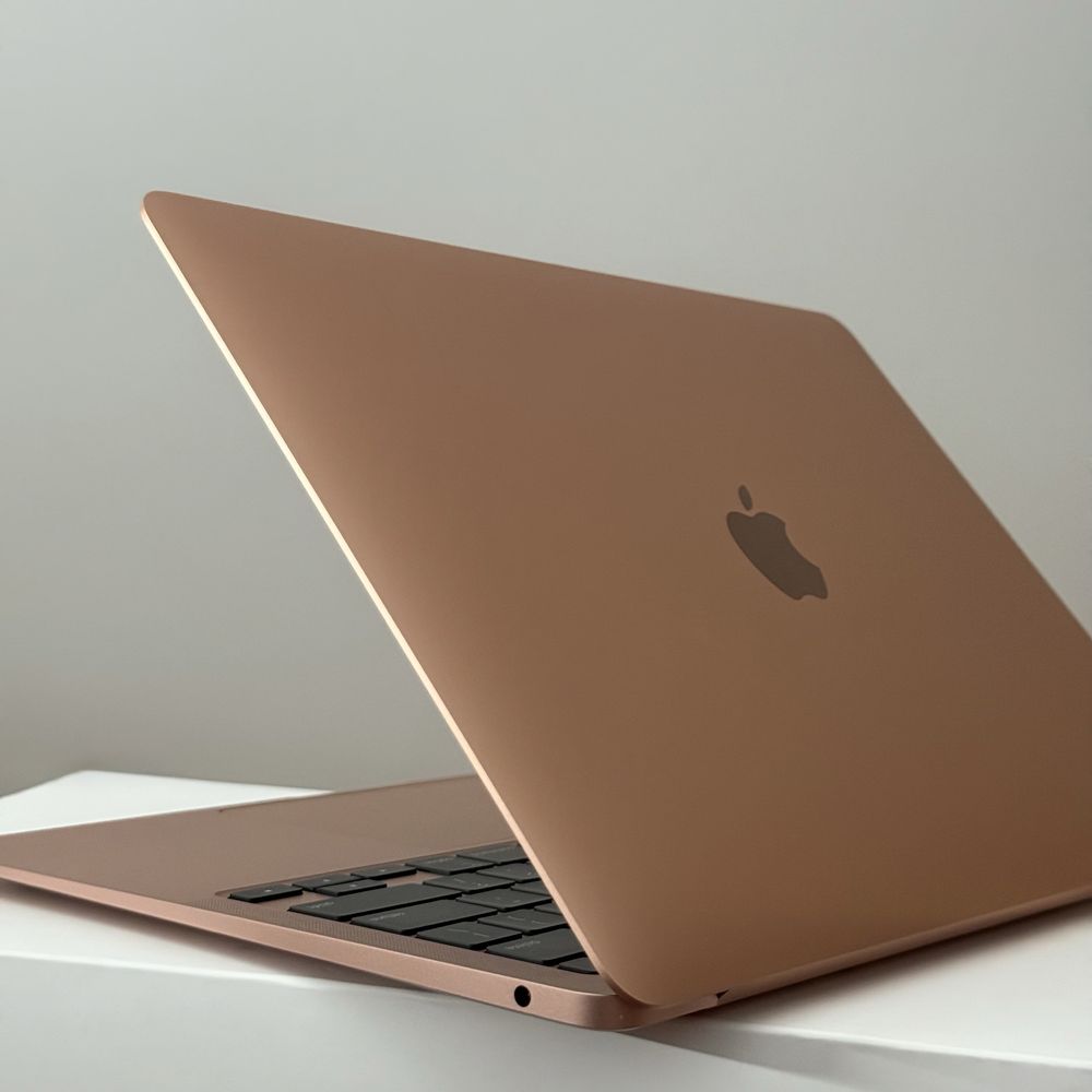 MacBoock Air M1 chip 8/256GB Gold