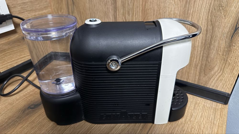 Кафе машина Lavazza A modo mio