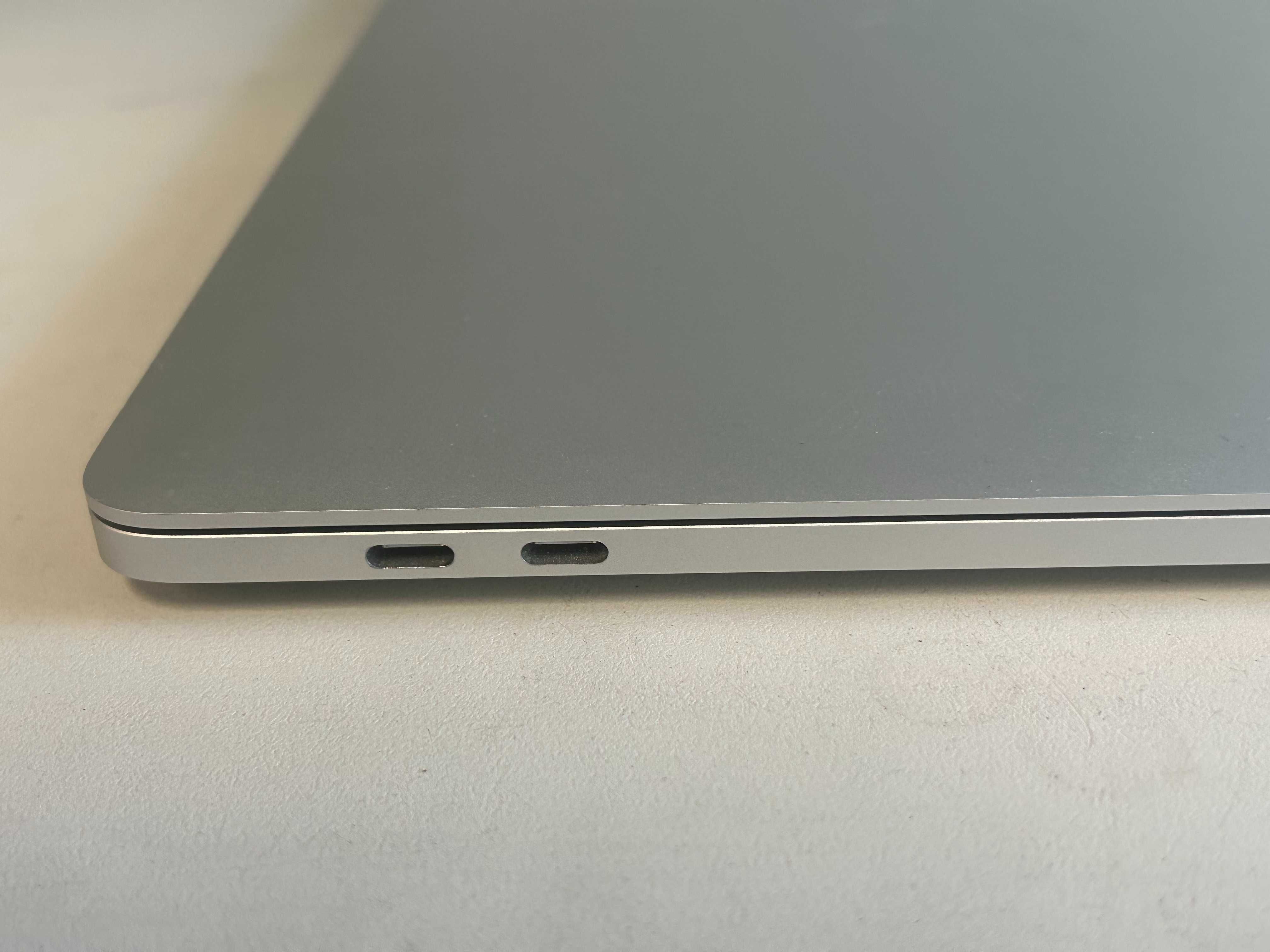 Лаптоп Apple MacBook Pro 13 инча 2019 отлично състояние