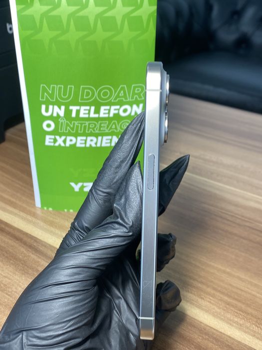 iPhone 15 Pro / 128 GB / Sănătate baterie 90% / Ca nou