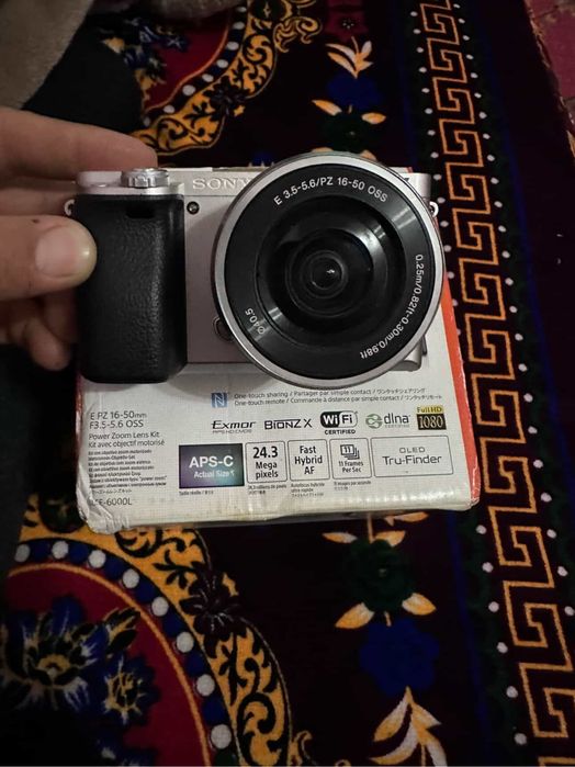 Sony A6000 sotiladi