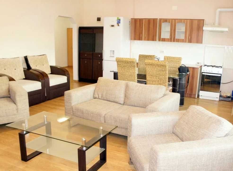 Дава се под наем Тристаен апартамент в Пловдив, Южен - 87 кв.м за 290.7 € - Снимка #1