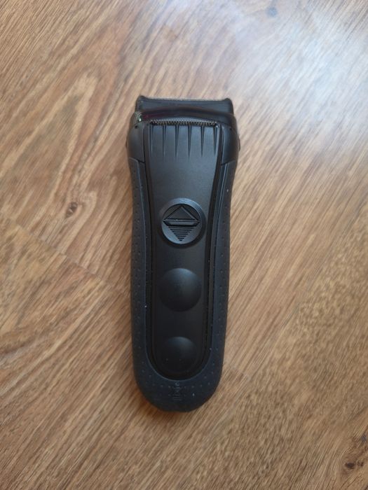 Vand apart de ras electric fara fir Braun 3020s