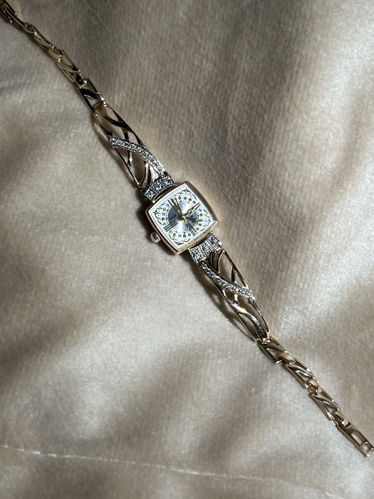 Золотые часы «ЯШМА» с бриллиантом