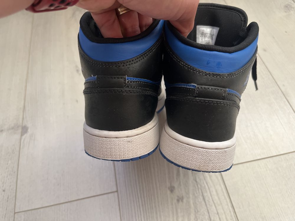 Оригинални кецове Air Jordan 1 MiD номер 38.5