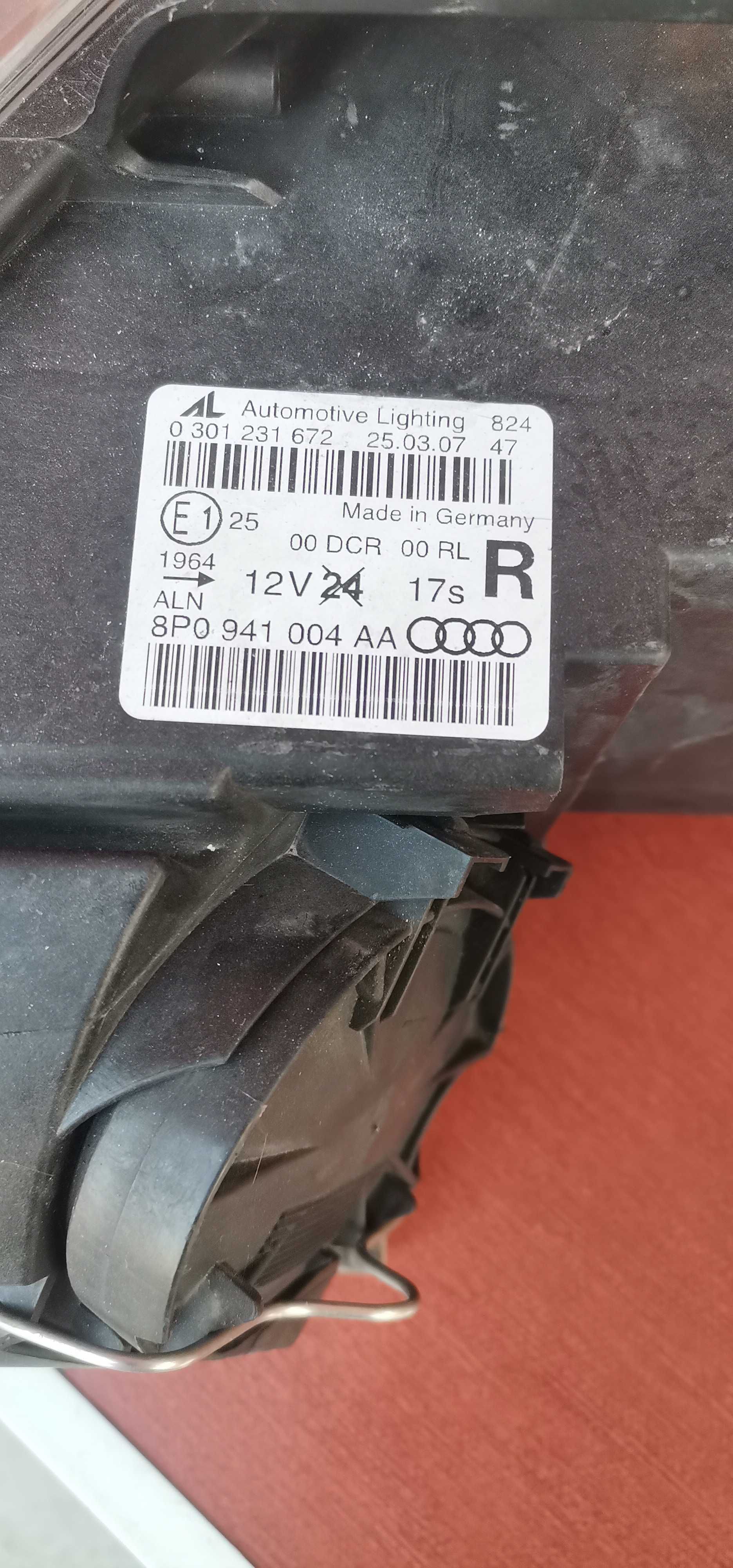 Продавам десен фар за ауди а3