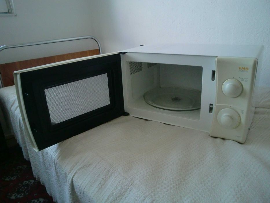 Микровълнова печка Delonghi MW311