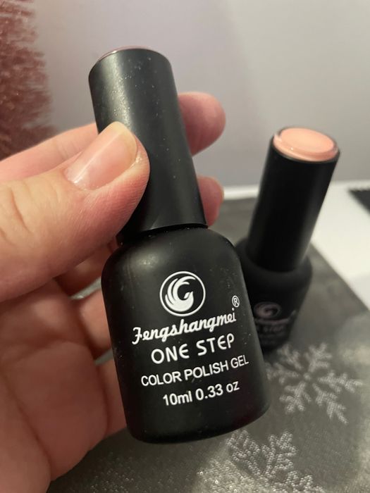 Vând Gel unghii semi.