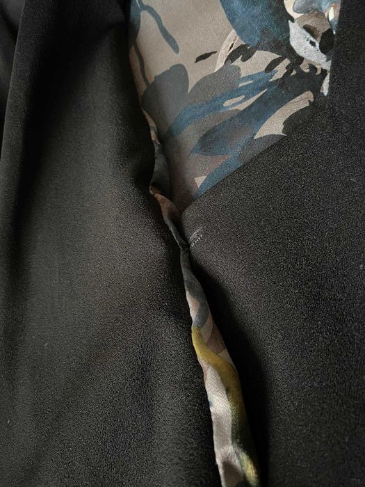 Два модела поръчкови костюма- черен и сив