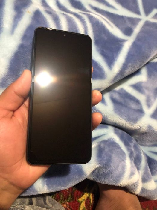 Assalomu alaykum Redmi not 12 4G holati alo  karobka bor