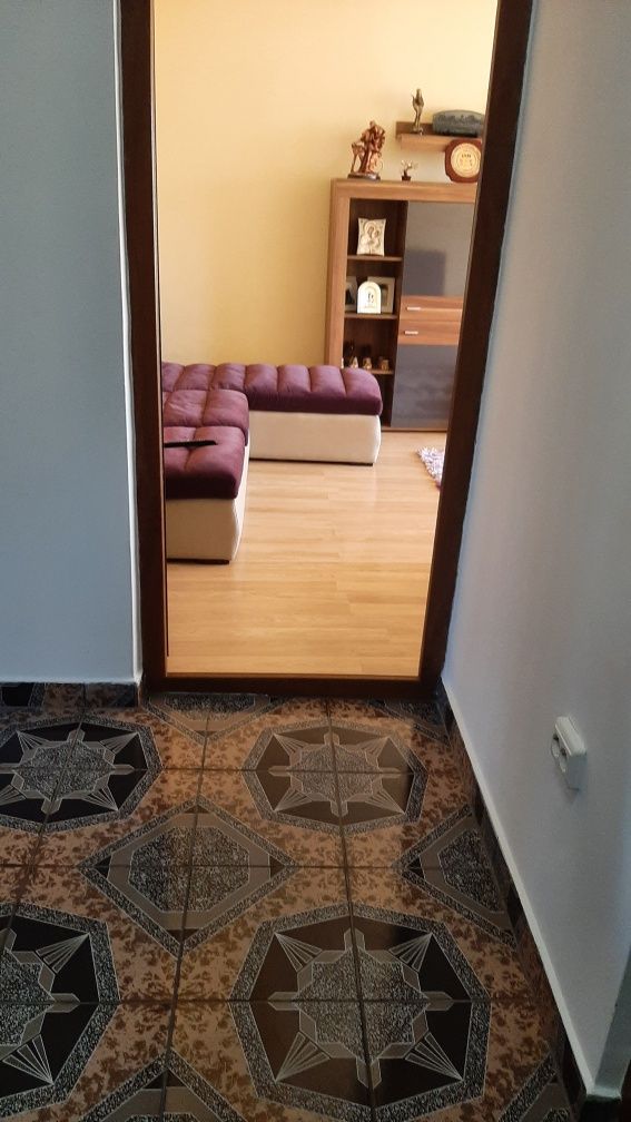 Vând Apartament 3 camere conf 1 decomandat etaj 4 Călărași  4 cu pod