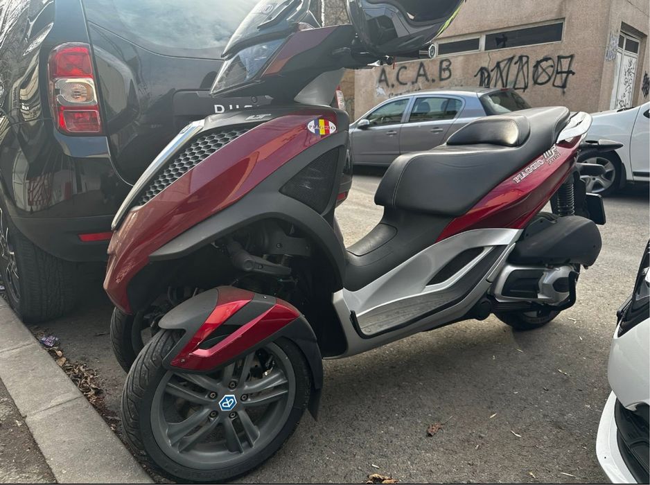Piaggio MP3 - 300 cmc/ 2012 - Se conduce cu cat.B