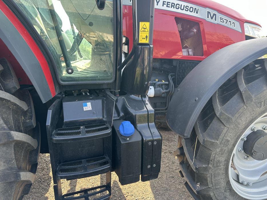 Tractor Massey Ferguson 5711 M