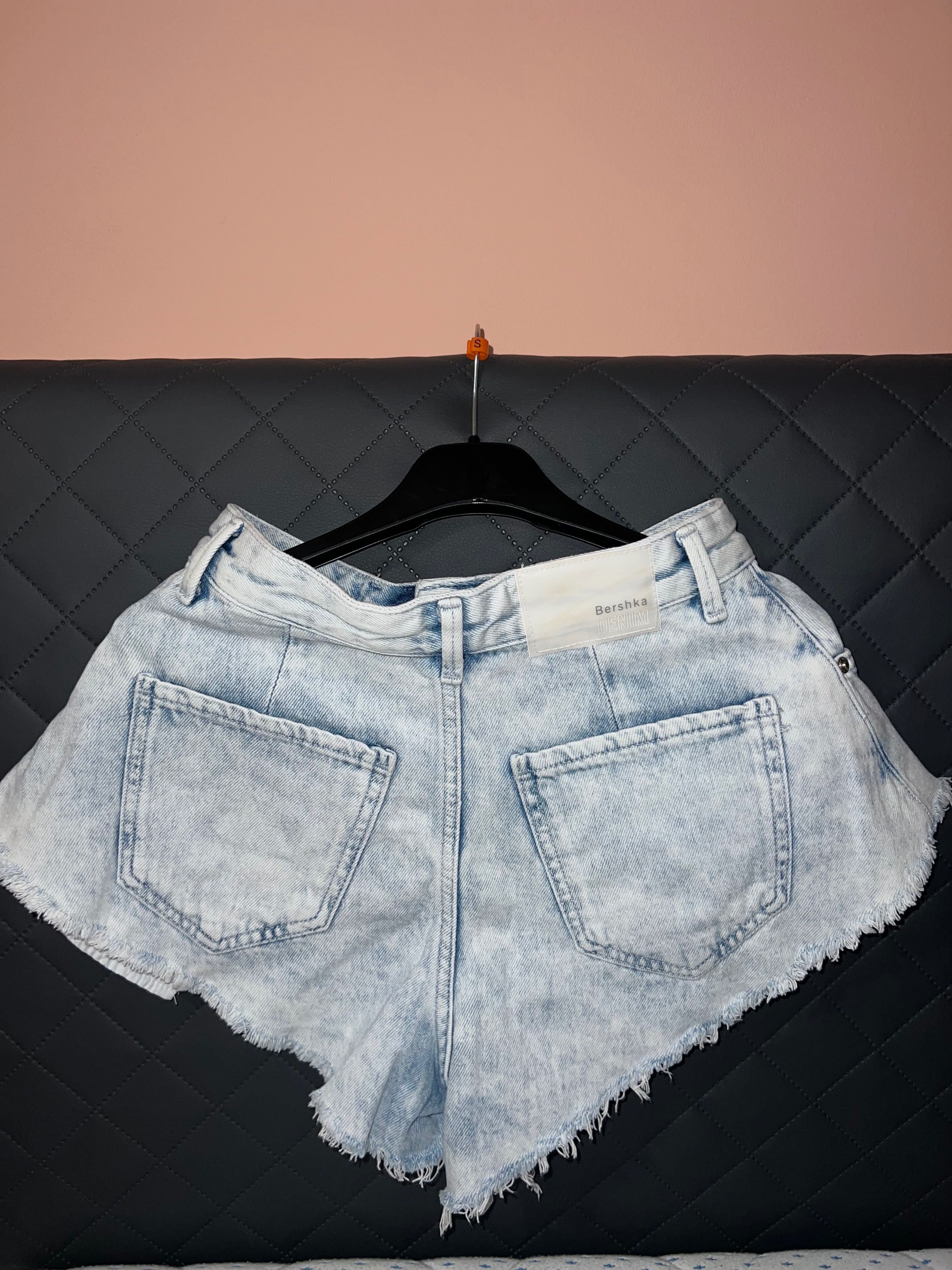 Bershka Къси дънкови панталонки(разкроени)