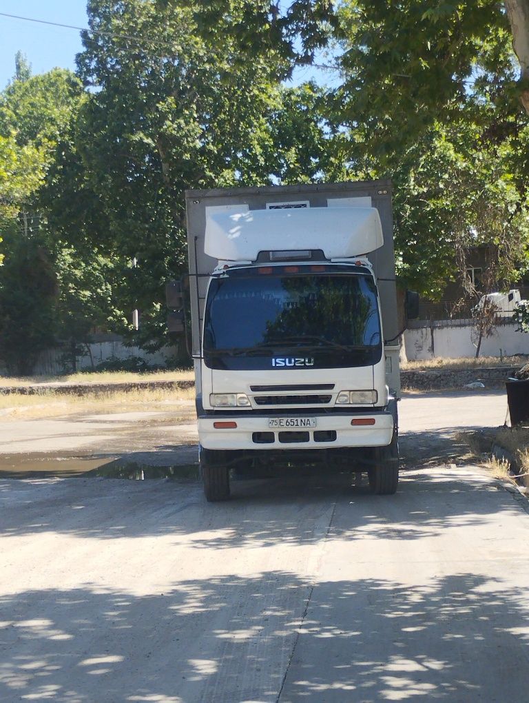 Исузи 10тонали сотилади