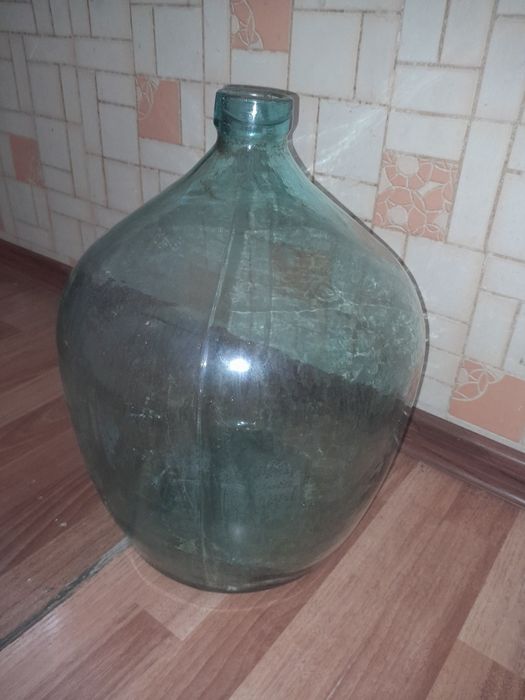 Продаю стеклянные бутыли 10л и 15л