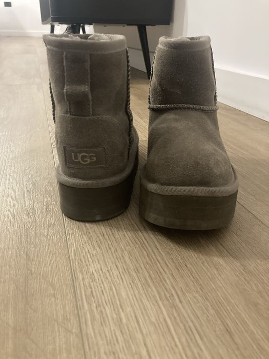 De vanzare Ugg  in stare buna