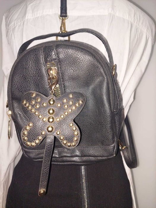 Rucsac cu fluturas cu bolturi/tinte 22x20cm