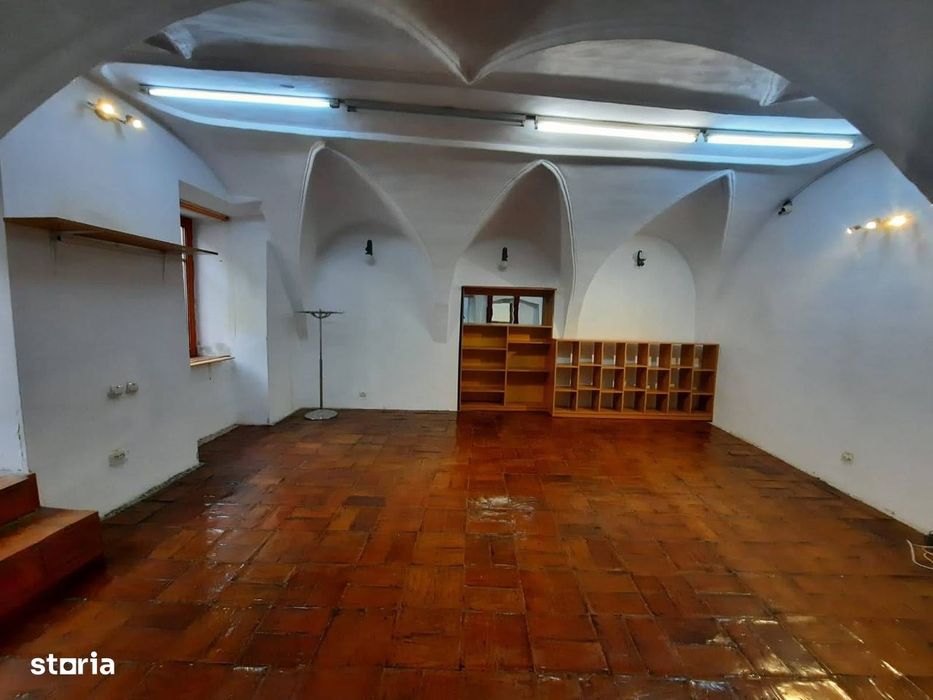 Inchiriez spatiu comercial