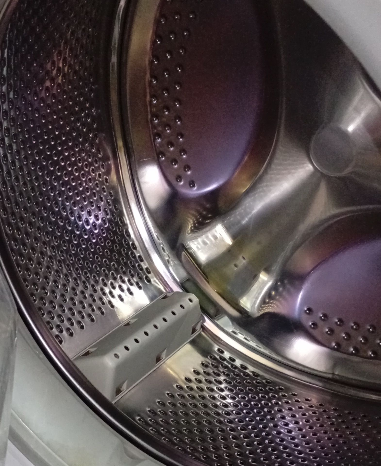 Kirmoshina Avtomat  Hotpoint Ariston Germaniya mahsuloti yap yangiday