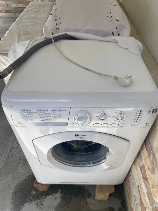 Стиральная машина Hotpoint Ariston 2010 года