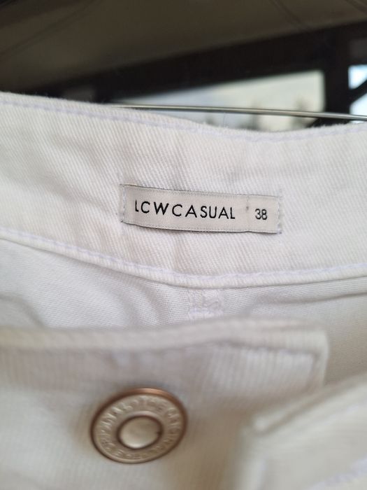 Бял бутиков панталон на скъпа марка