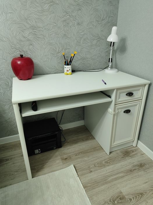 Продам стол письменный