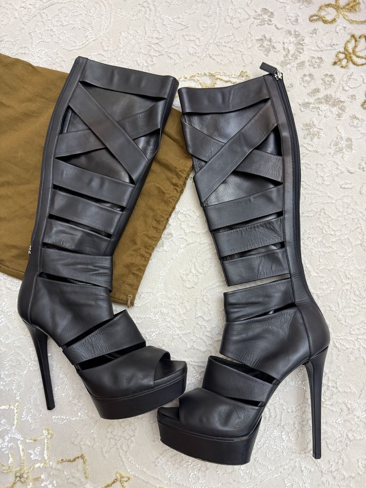 Оригинальные каблуки от Gucci