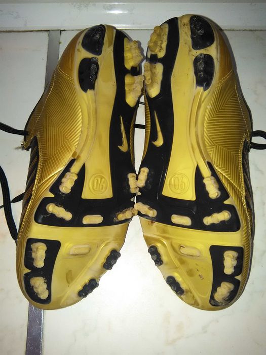 Спортни футболни обувки Найк Nike total 90