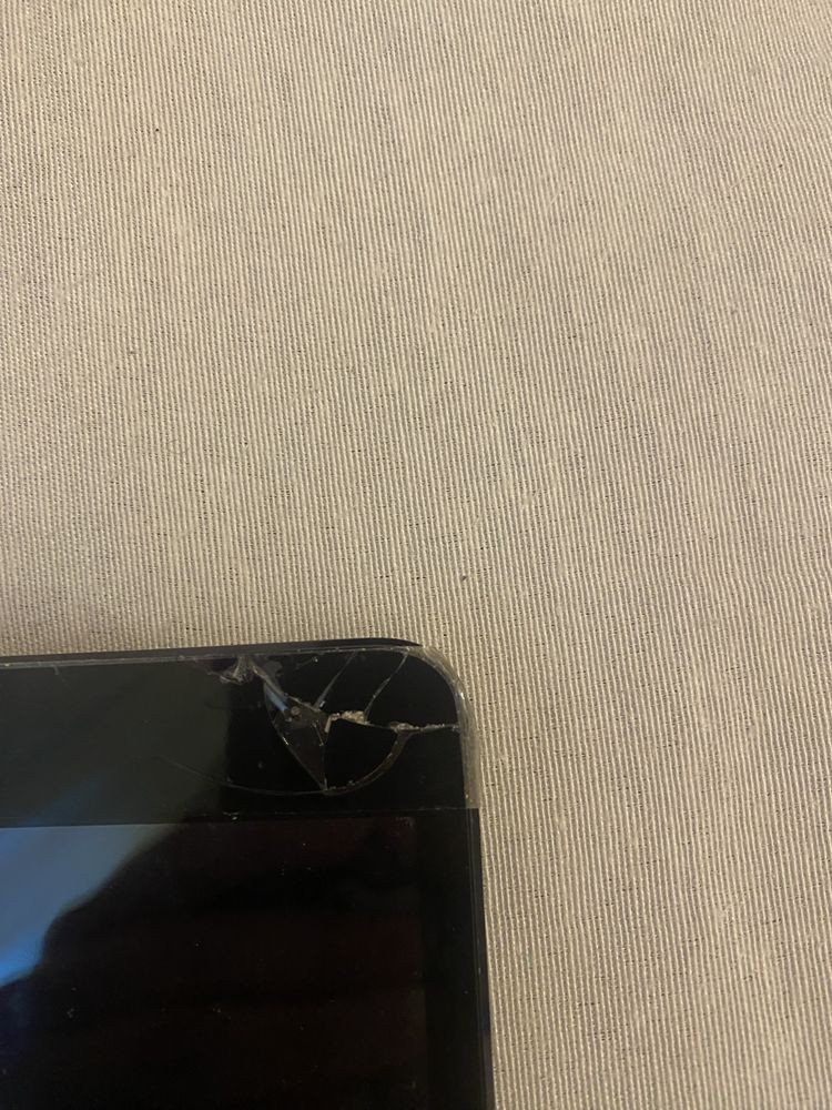 Ipad mini, stare foarte bună, spart colț ecran, perfect funcțional