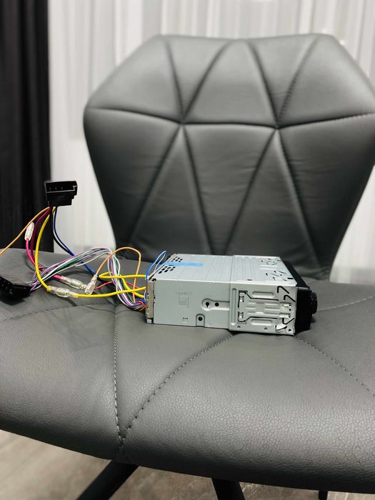 Авто радио/рисийвър с блутут aux,usb Alpine UTE-204DAB