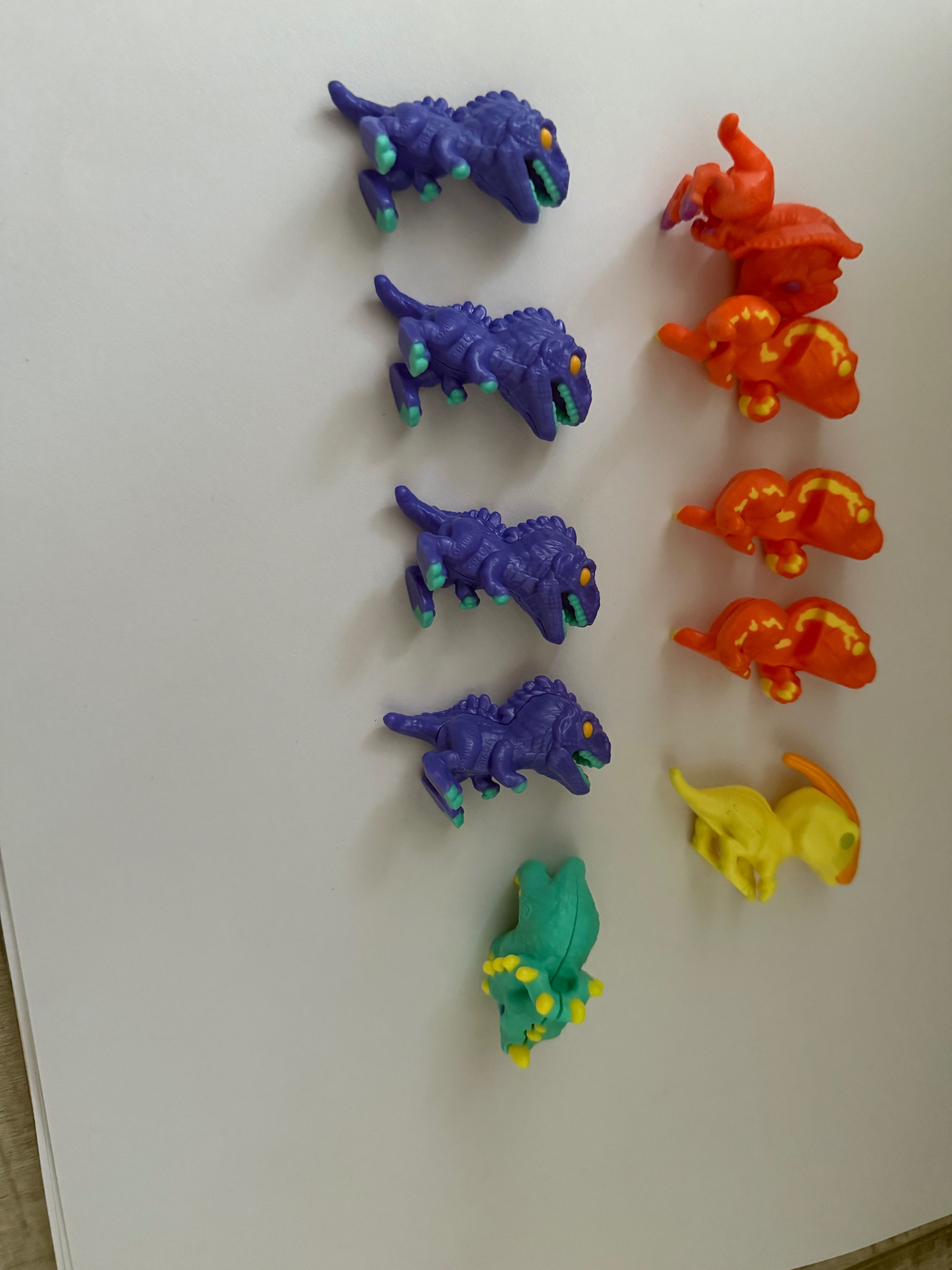 dinozauri kinder joy