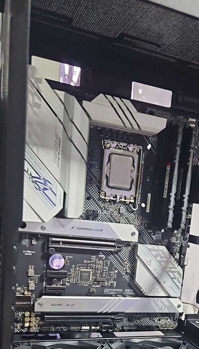 Vand placa de baza Asus Rog Strix B660-A D4
