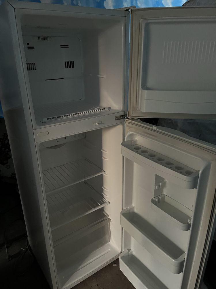 Срочно продаю холодильник