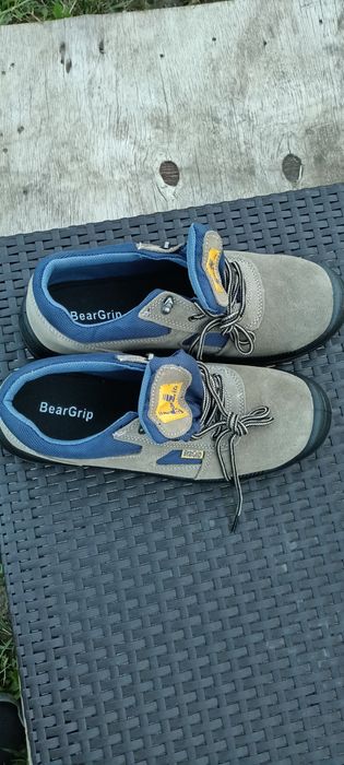Vand pantofi/papuci de lucru 44
