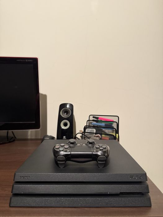 Playstation 4 pro 1Tb + 2 controllere + joc FIFA 2022