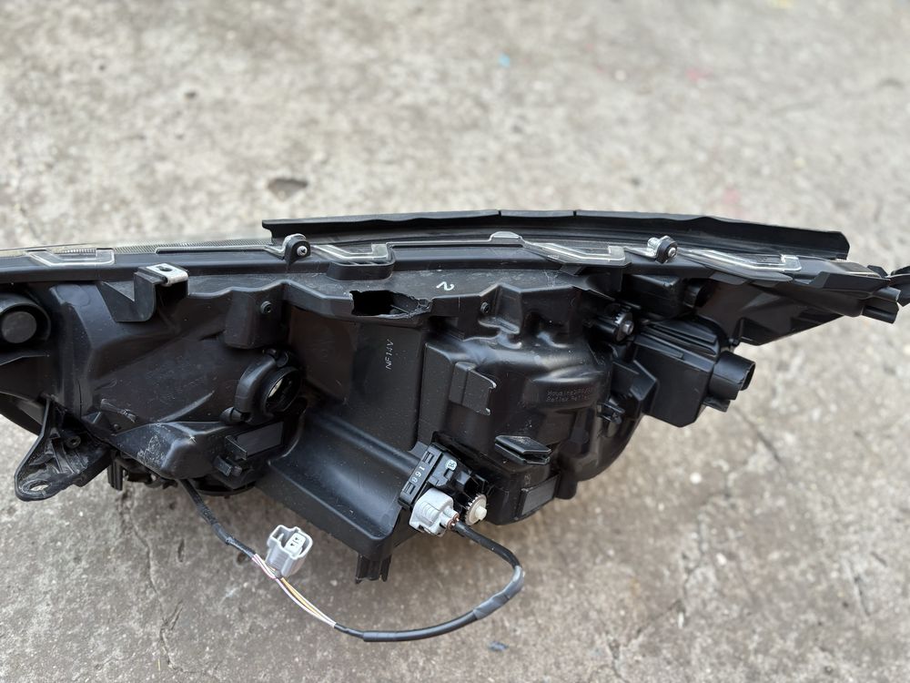 Десен фар за Тойота Рав 4/ Toyota Rav IV Full Led 2019