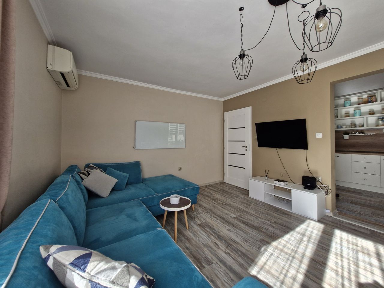 Продава се Тристаен апартамент в Бургас, Лазур - 112 кв.м за 2259 €/кв.м - Снимка #2