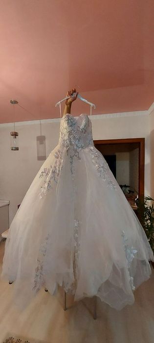 Продам 2 свадебных платья