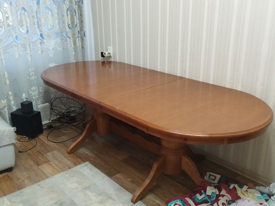 Продается стол в хорошем качестве срочно