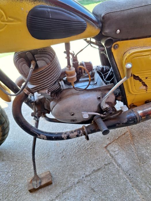 Motocicleta ij 56