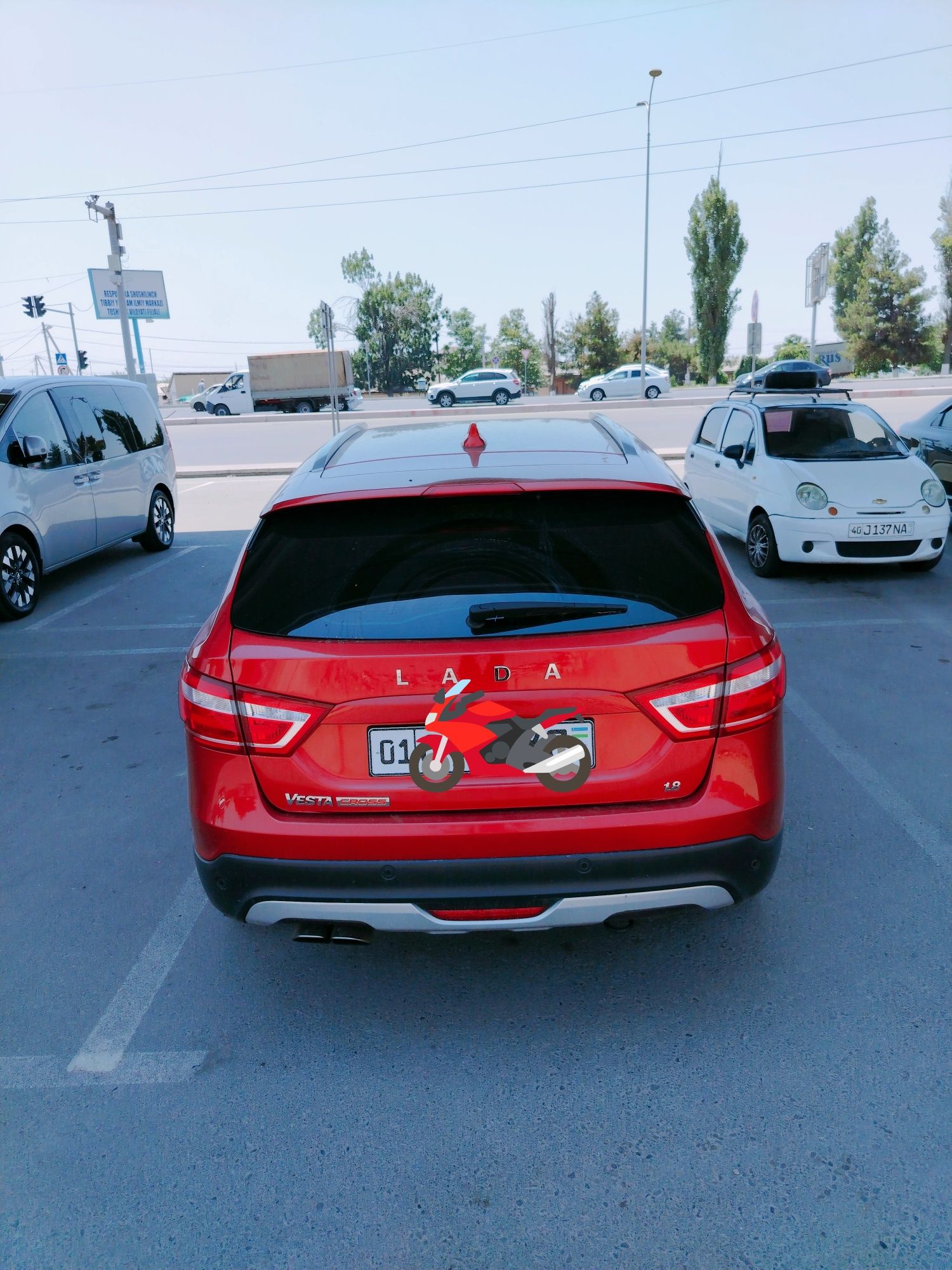 Lada vesta cross faqat srocni sotiladi