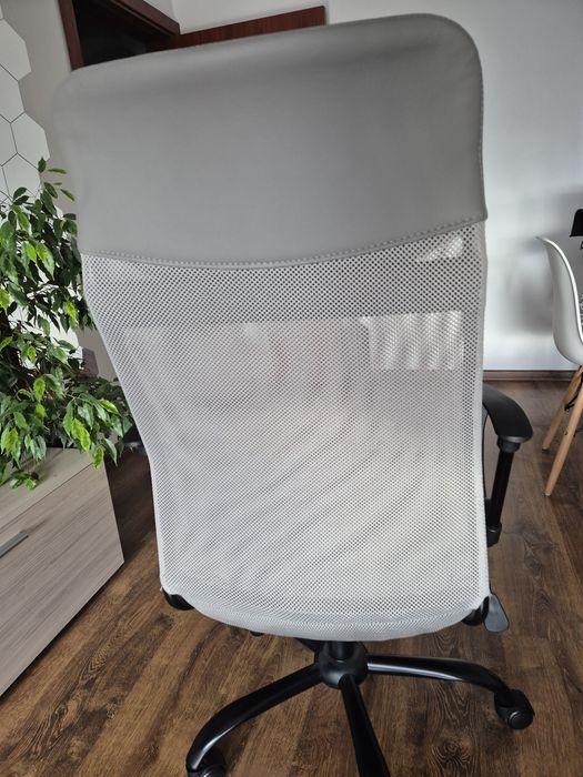 Офис стол от Jysk