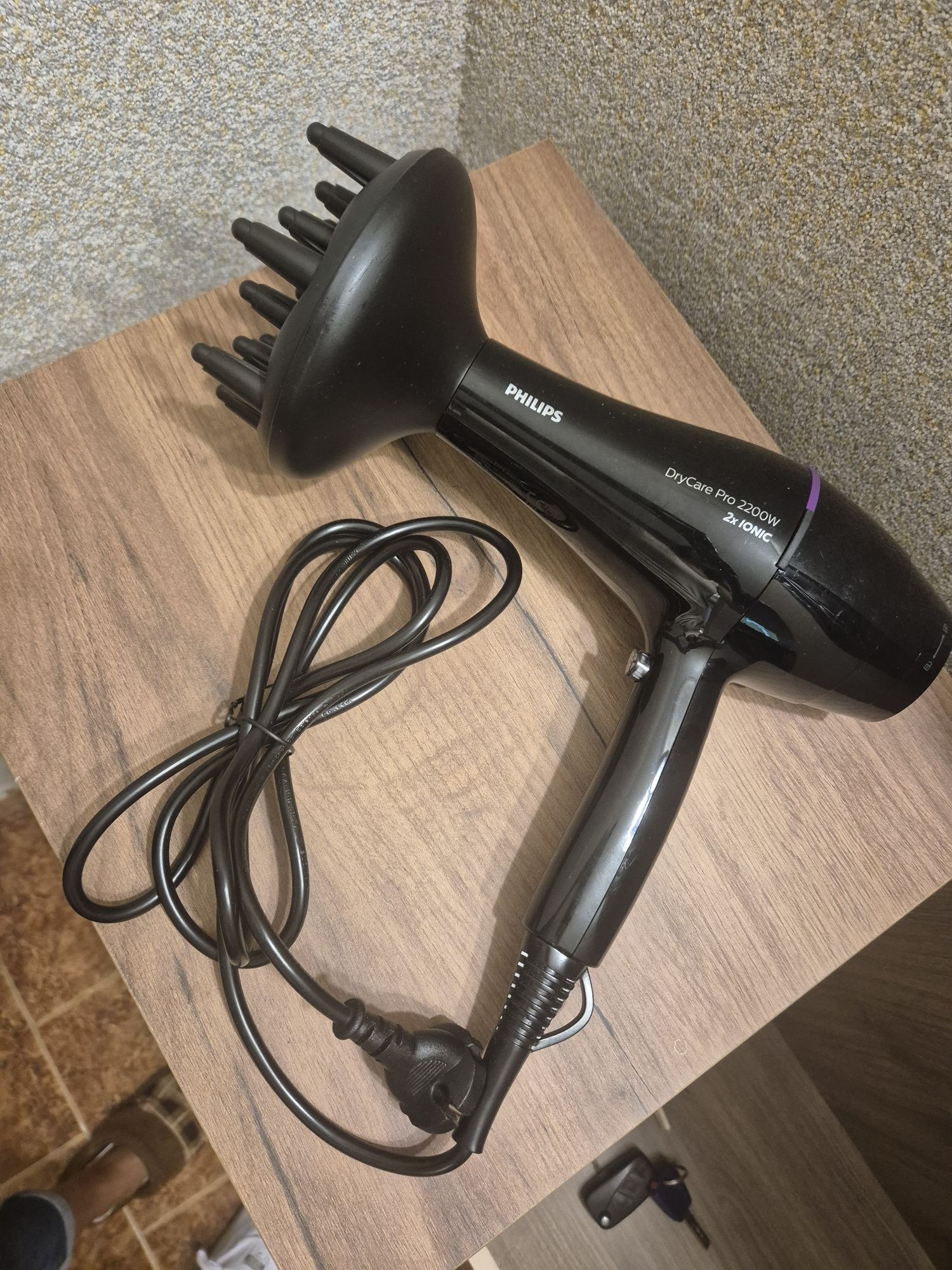 Сешоар Philips DryCare Pro 2200W с йонизираща технология (2x Ionic)