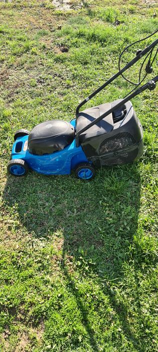 Masina de tuns iarba