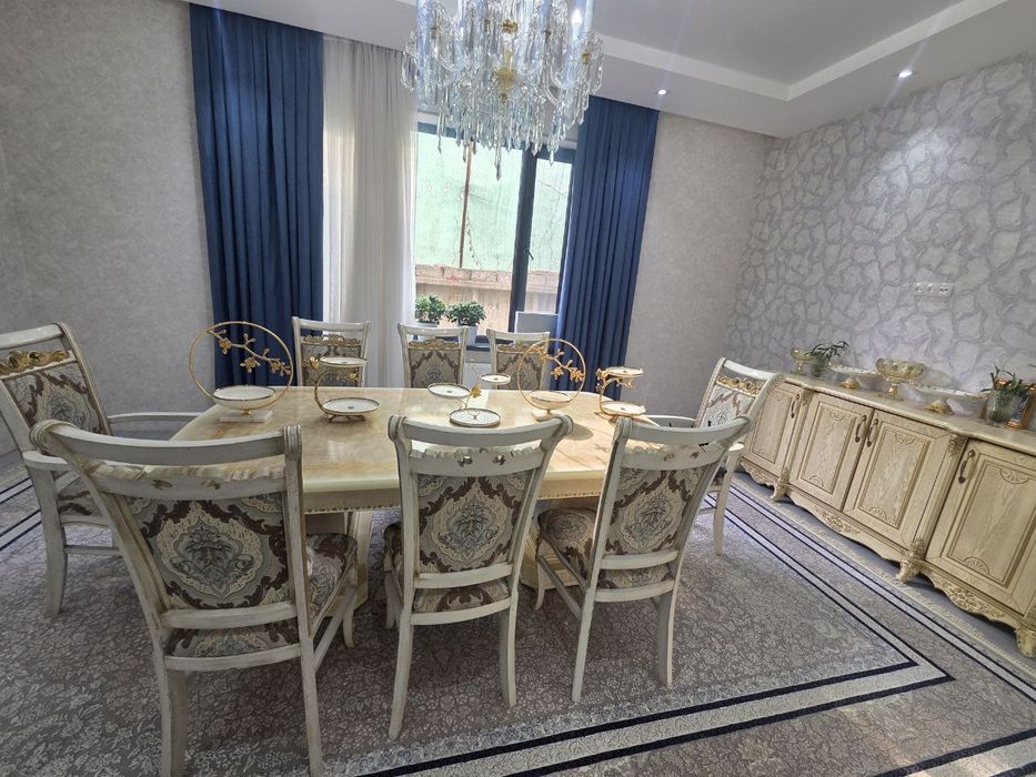 Стол, стул и камот