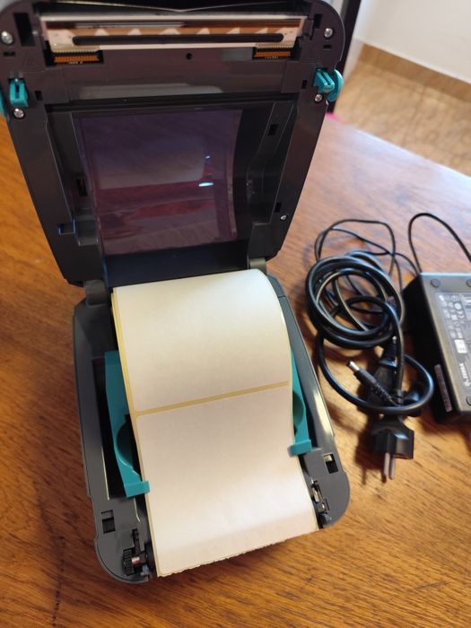 Imprimantă etichete Zebra GC420d pe hârtie termică autoadezivă