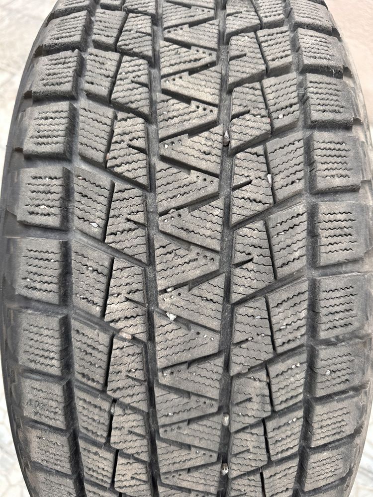 Продам зимнюю резину 245/55/R19