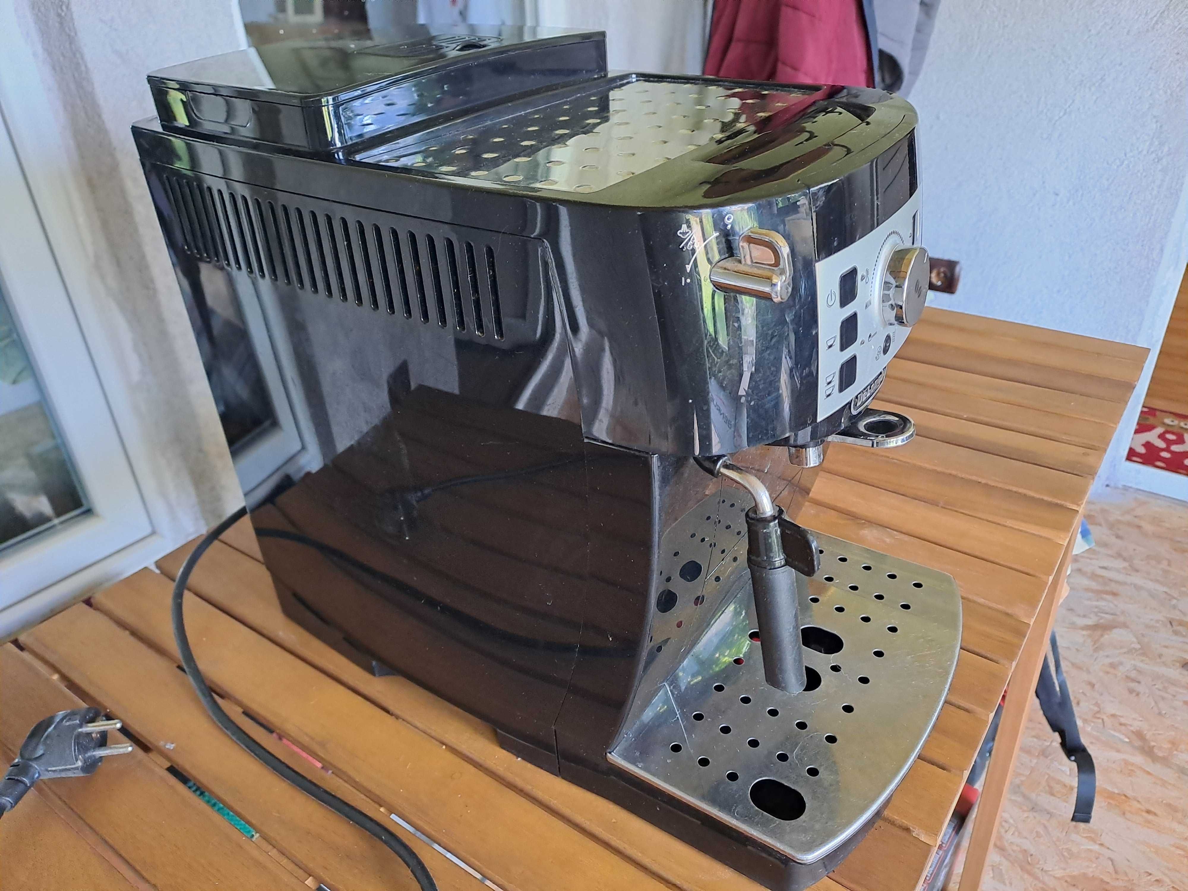 Кафеавтомат машина Delonghi Magnifica S